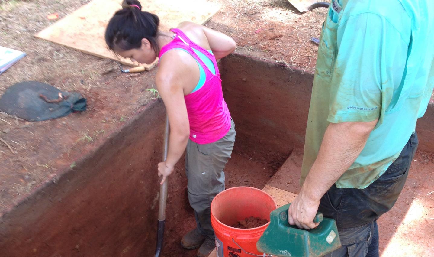 Students Excavating at Singer-Moye